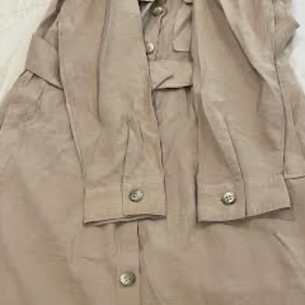 Buttoned dress - Picture 5 of 7